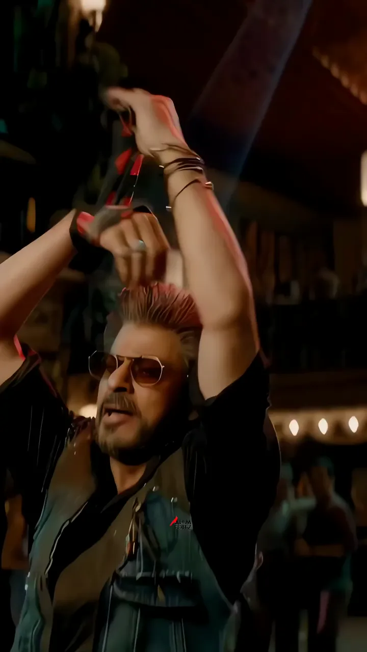 Shahrukh Khan Dance With Sunglasses And Raised Arms